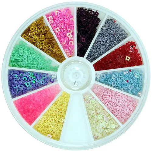 Nail art - čtverečky s dírkou