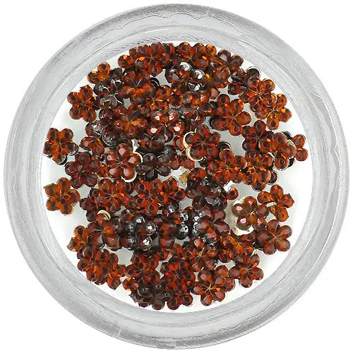 Hnědé kamínky na nehty - kvítky