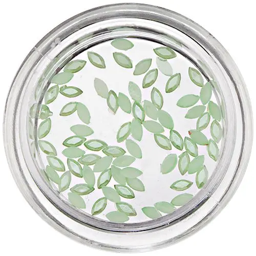 Perleťové ovály na nehty - světle zelené